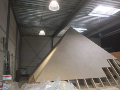 SONDERLÖSUNGEN - Pyramide